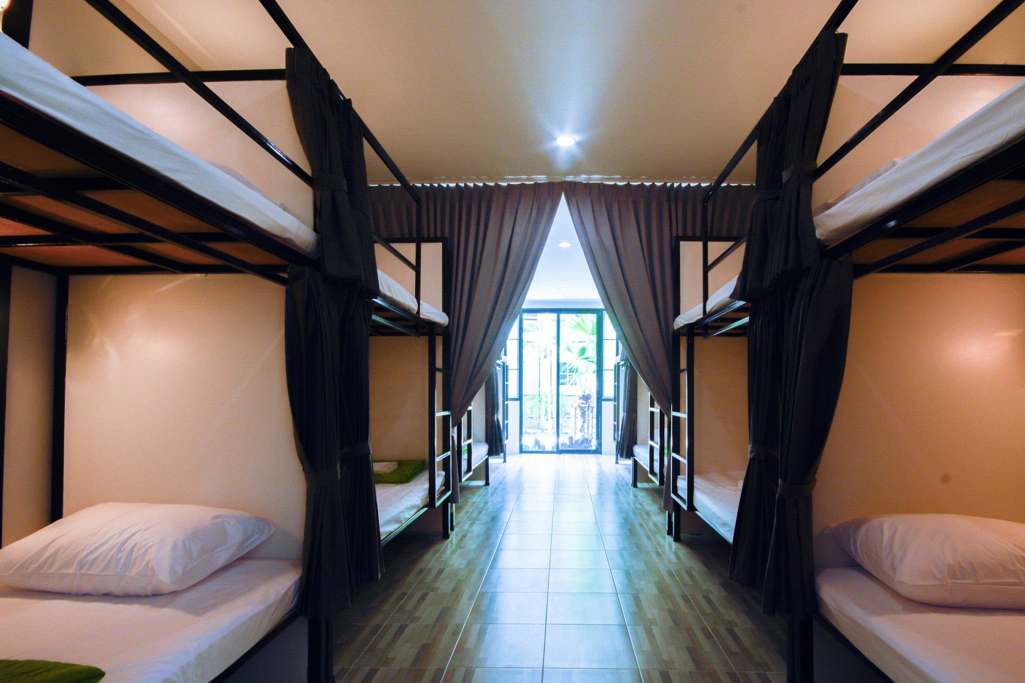 Irest Ao Nang Seafront Hostel Ngoại thất bức ảnh