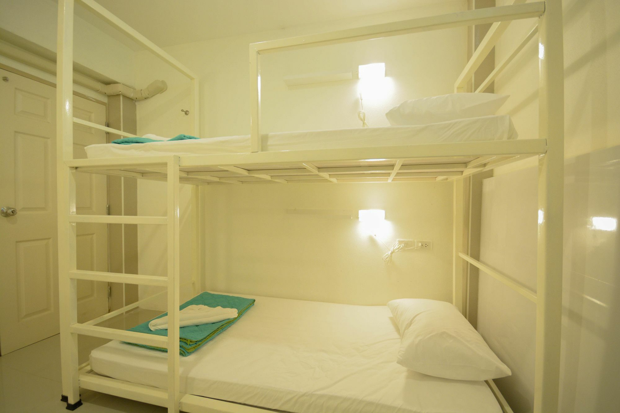 Irest Ao Nang Seafront Hostel Ngoại thất bức ảnh