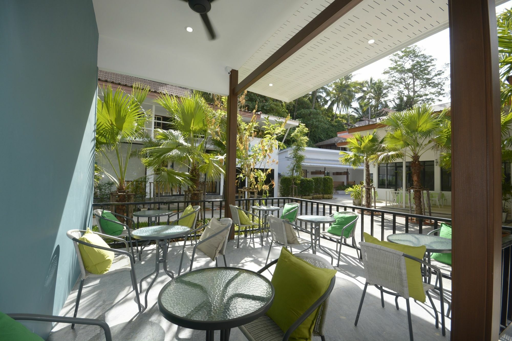 Irest Ao Nang Seafront Hostel Ngoại thất bức ảnh