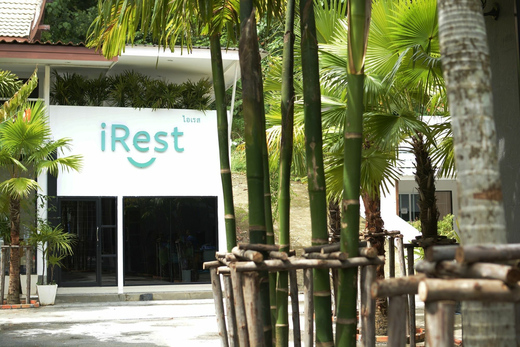 Irest Ao Nang Seafront Hostel Ngoại thất bức ảnh