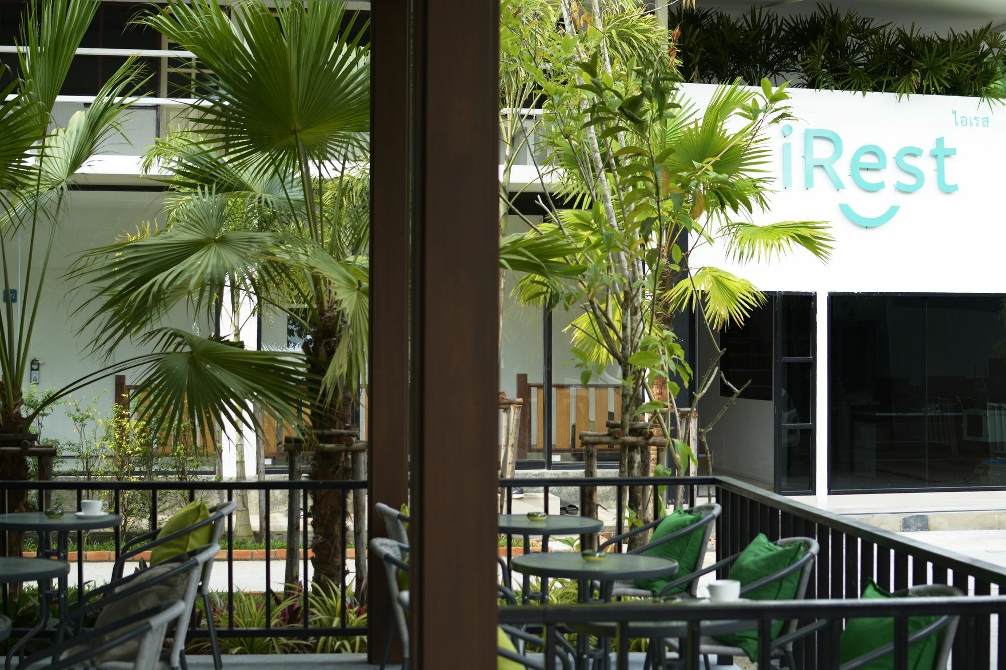 Irest Ao Nang Seafront Hostel Ngoại thất bức ảnh