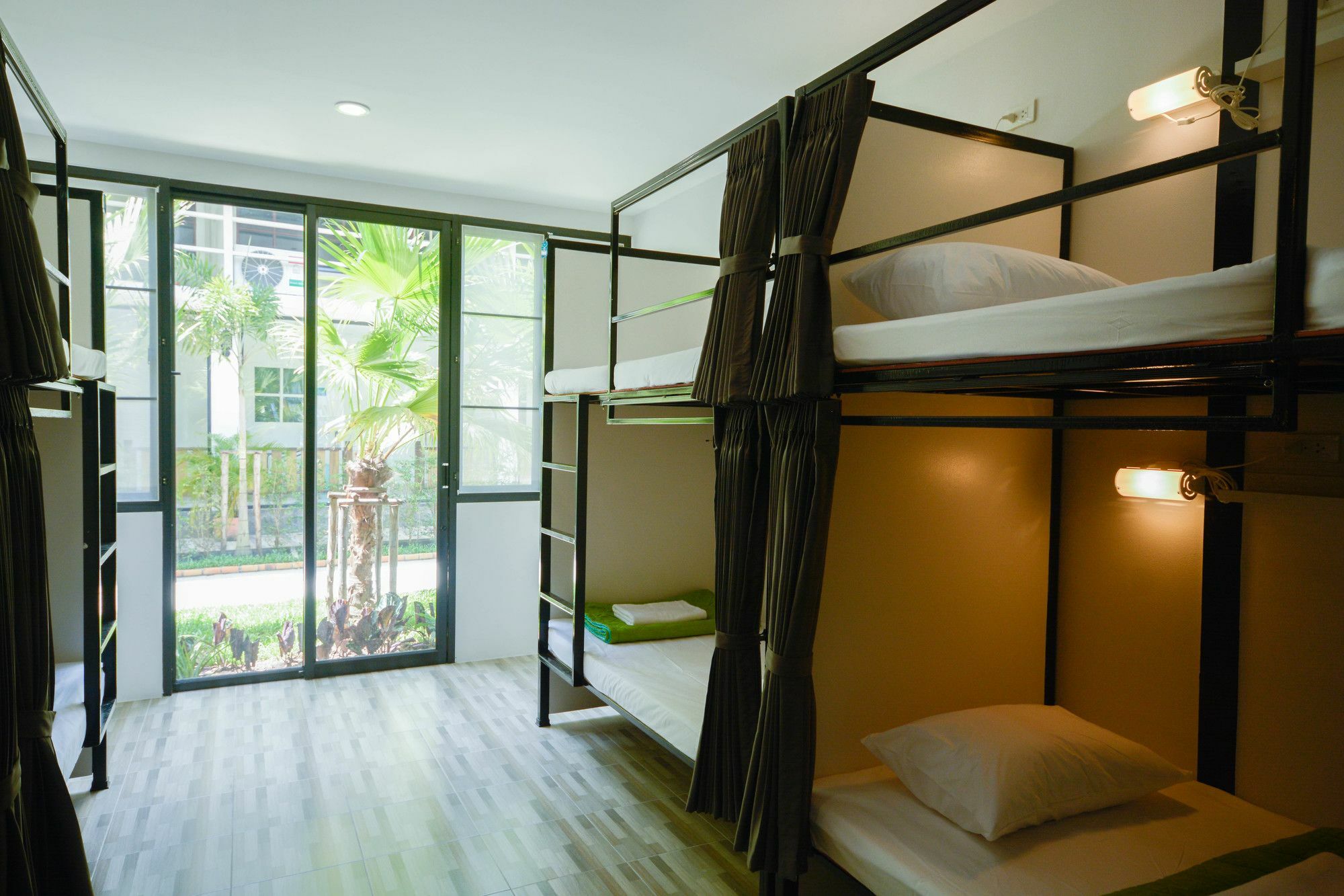 Irest Ao Nang Seafront Hostel Ngoại thất bức ảnh