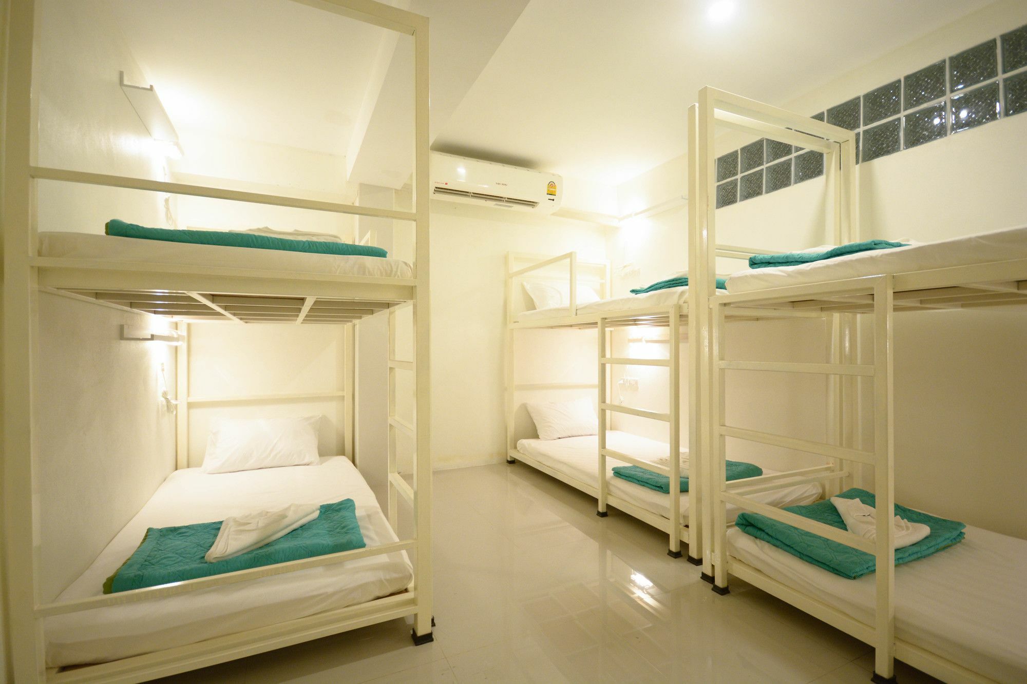 Irest Ao Nang Seafront Hostel Ngoại thất bức ảnh