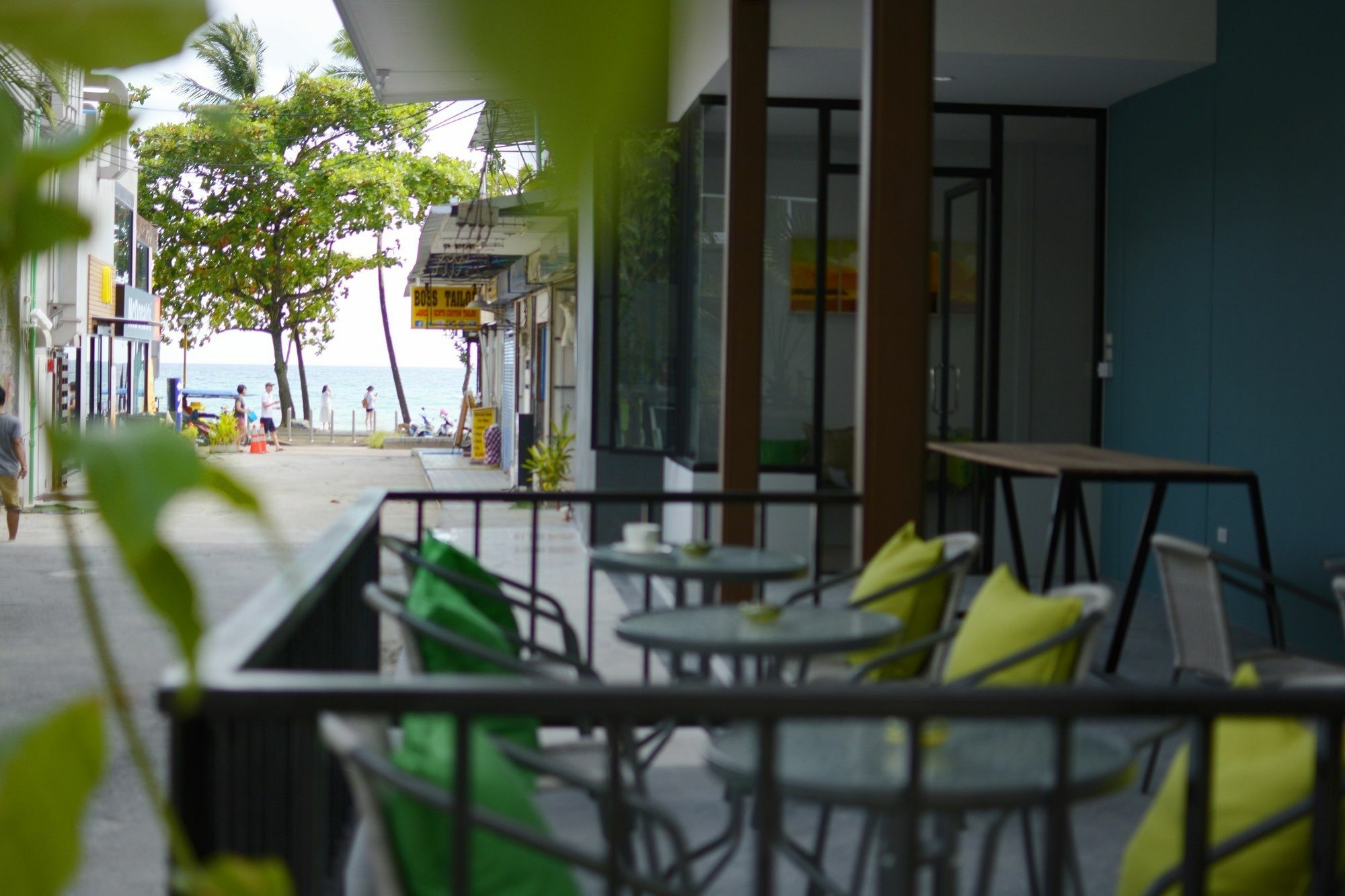Irest Ao Nang Seafront Hostel Ngoại thất bức ảnh