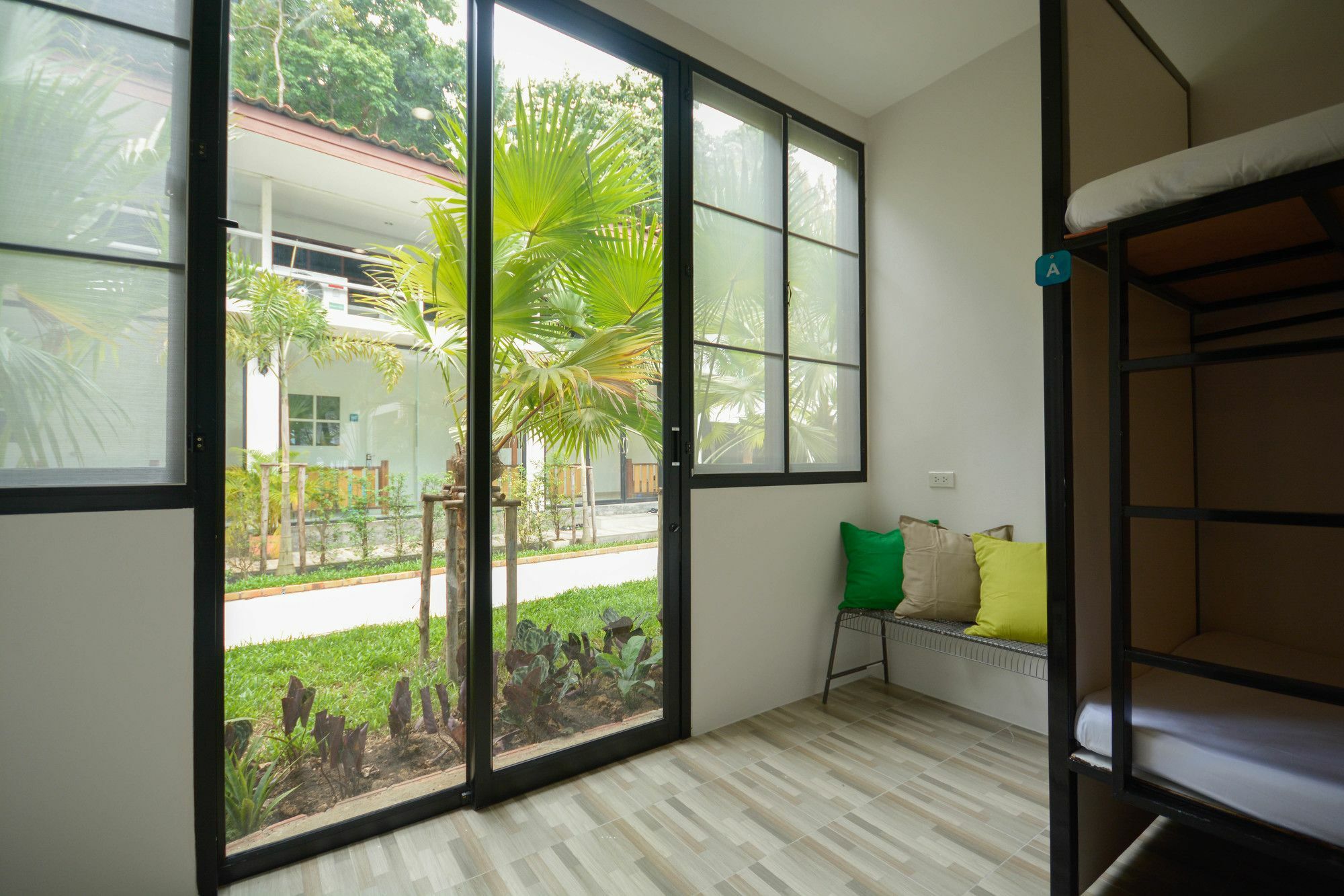 Irest Ao Nang Seafront Hostel Ngoại thất bức ảnh